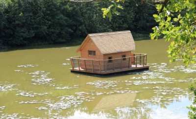 Cabane flottante Libellule – Domaine de la Dombes