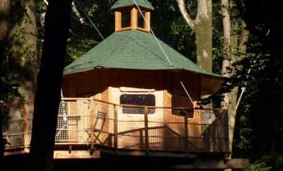 Cabane dan les arbres Vigie – Cabanes de Kermenguy