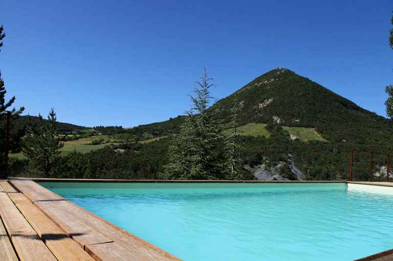 Baronnies-cabanes-Piscine-Provence