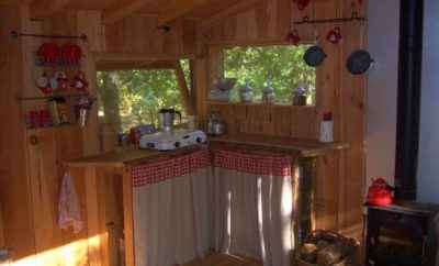 Cabane perchée Au près de mon arbre