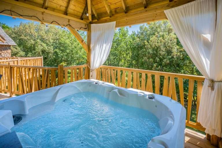Cabane perchée Insolite luxe jacuzzi spa piscine chaufée Sarlat Dordogne Périgord (23)