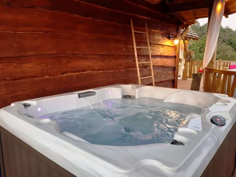 Cabane perchée Insolite luxe jacuzzi spa piscine chaufée Sarlat Dordogne Périgord.JPG (9)